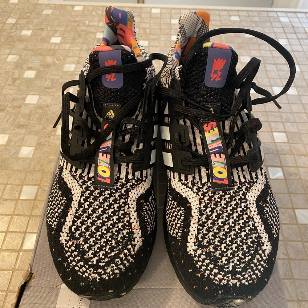 Men’s 10 Kris Andrews the original small pride sneakers
